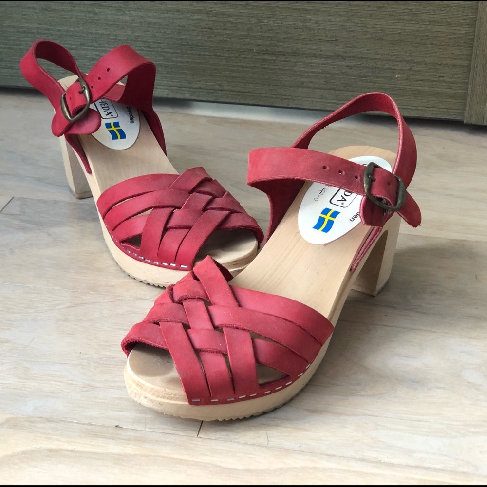 Moheda Swedish Handmade Clog Sandals in Red